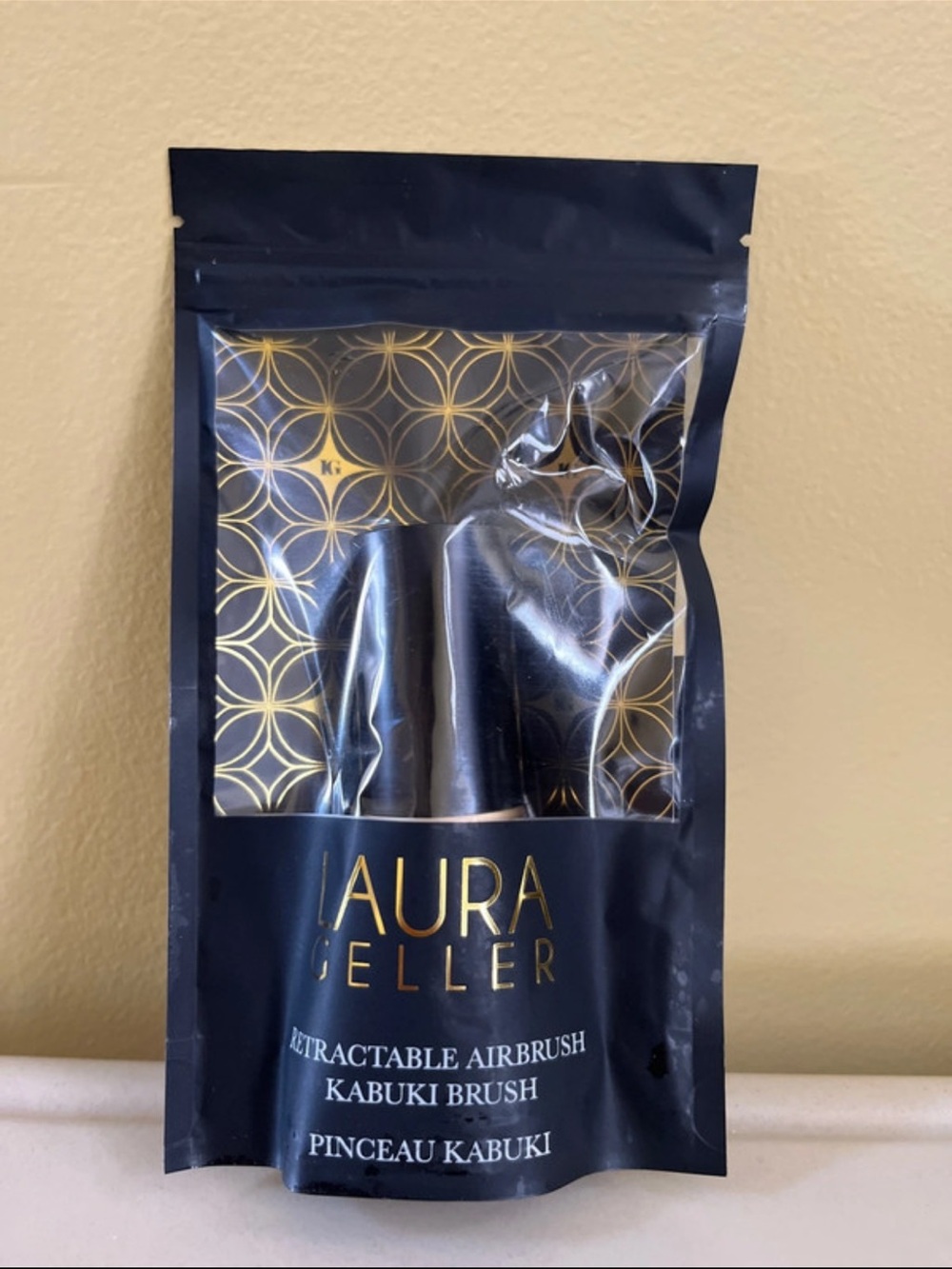 NiP/NWT Laura Geller Retractable Airbrush Kabuki Brush Black